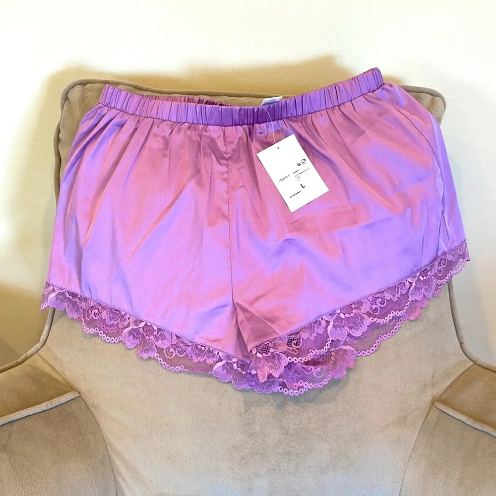 Fun & Flirty 💋🤩 - Picture 5 of 10